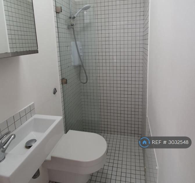 Studio flat in Suffolk House, Weybridge, KT13 (#3032548)