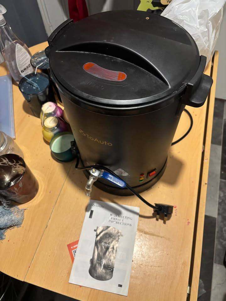 Assorted wax melting supplies. Great for starters (can accept offers)