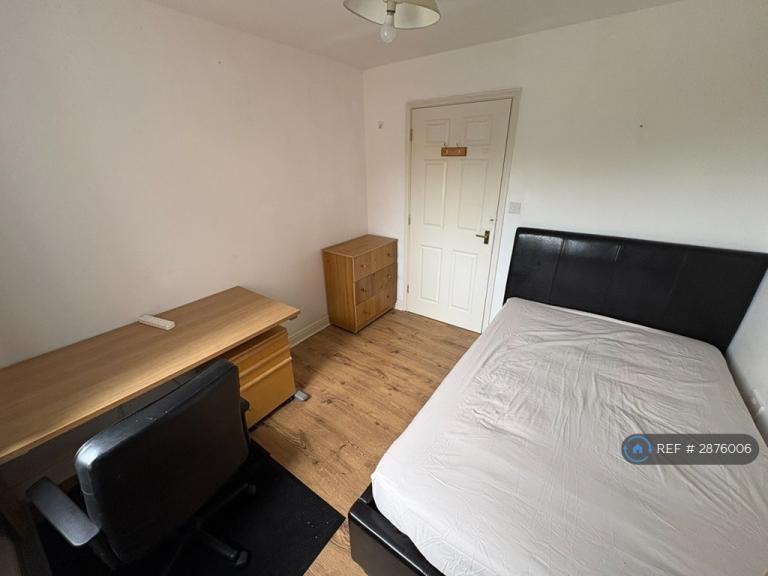 1 bedroom in Albatross Close, London, E6 (#2876006)