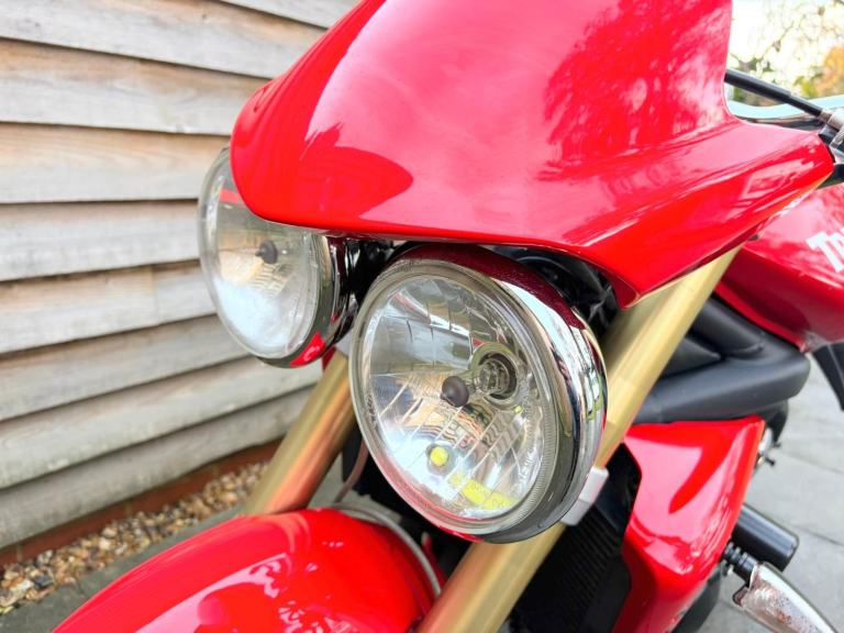 2011 // 11 Triumph Street Triple 675 £2800 Red 21813 miles.