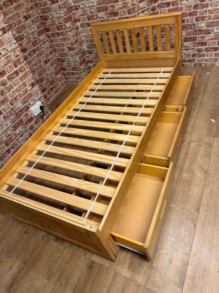 Solid Wooden Bed Frame with Drawers (Single bed)