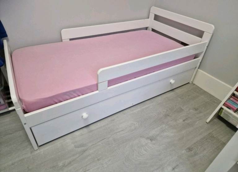 Habitat Ellis Toddler Bed Frame with Storage - White in very good condition with side table