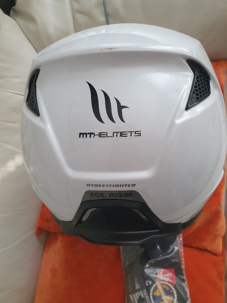 White MT Helmets Streetfighter