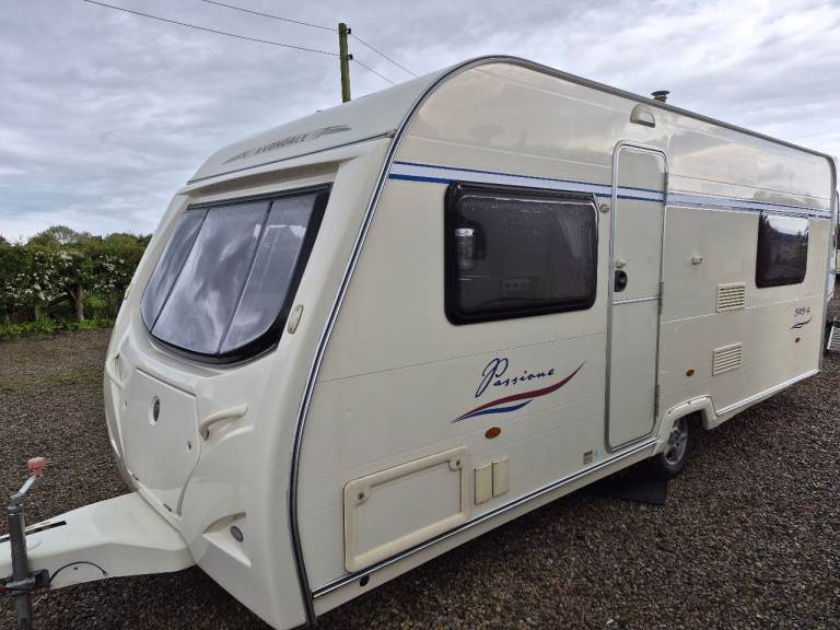 Avondale dart 2009 caravan fixed bed motor mover outstanding condition 4 berth 