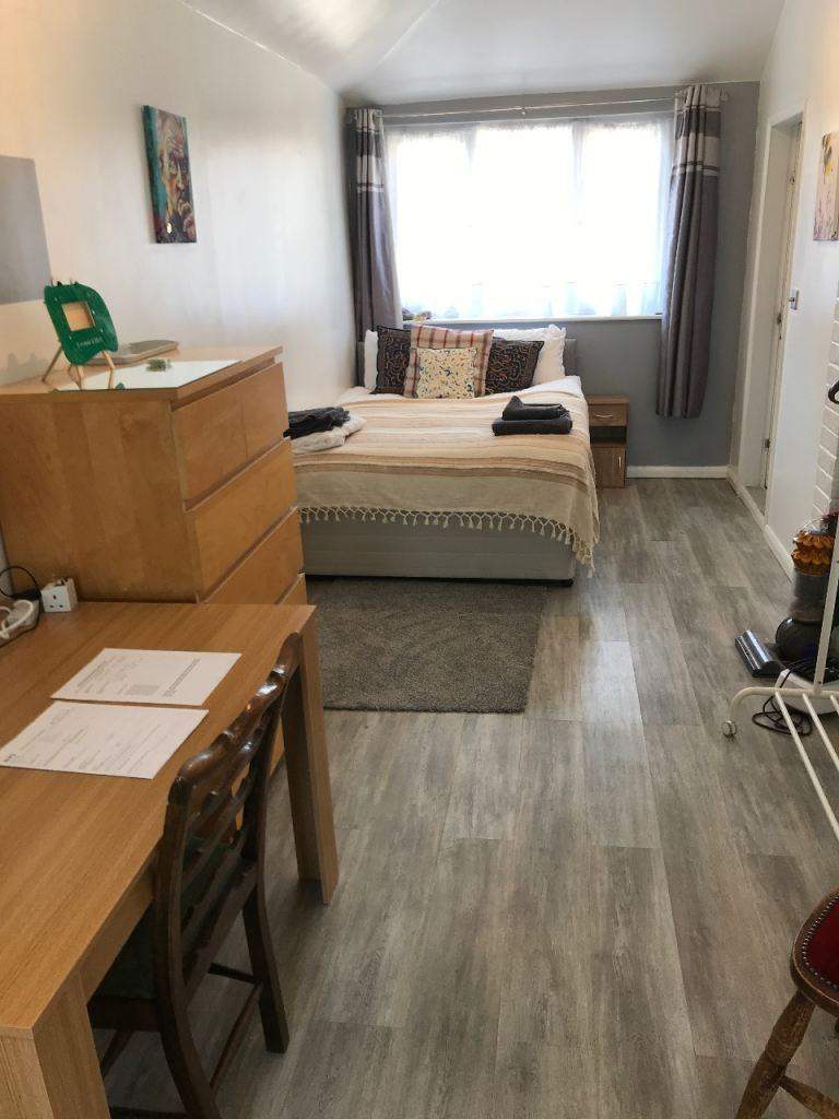 Spacious & Cosy Studio Flat for Rent – LS25 6LQ