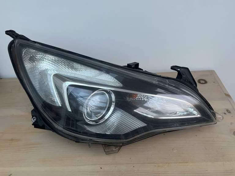 VAUXHALL ASTRA GTC - DRIVER SIDE O/S HEADLIGHT