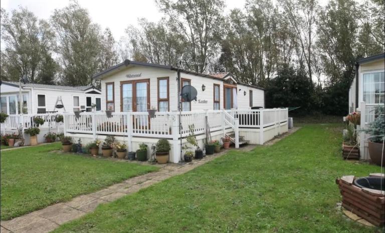 Static Caravan Abi Westwood lodge for sale at Manor House Holiday Park DN22 0NJ.
