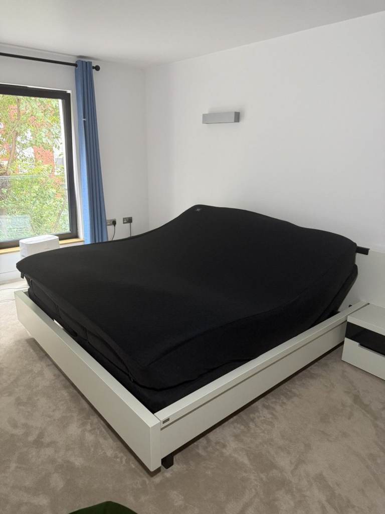 Eight Sleep Pod 4 Ultra Super King Smart Bed Cooling System & Adjustable Base Mattress Cover
