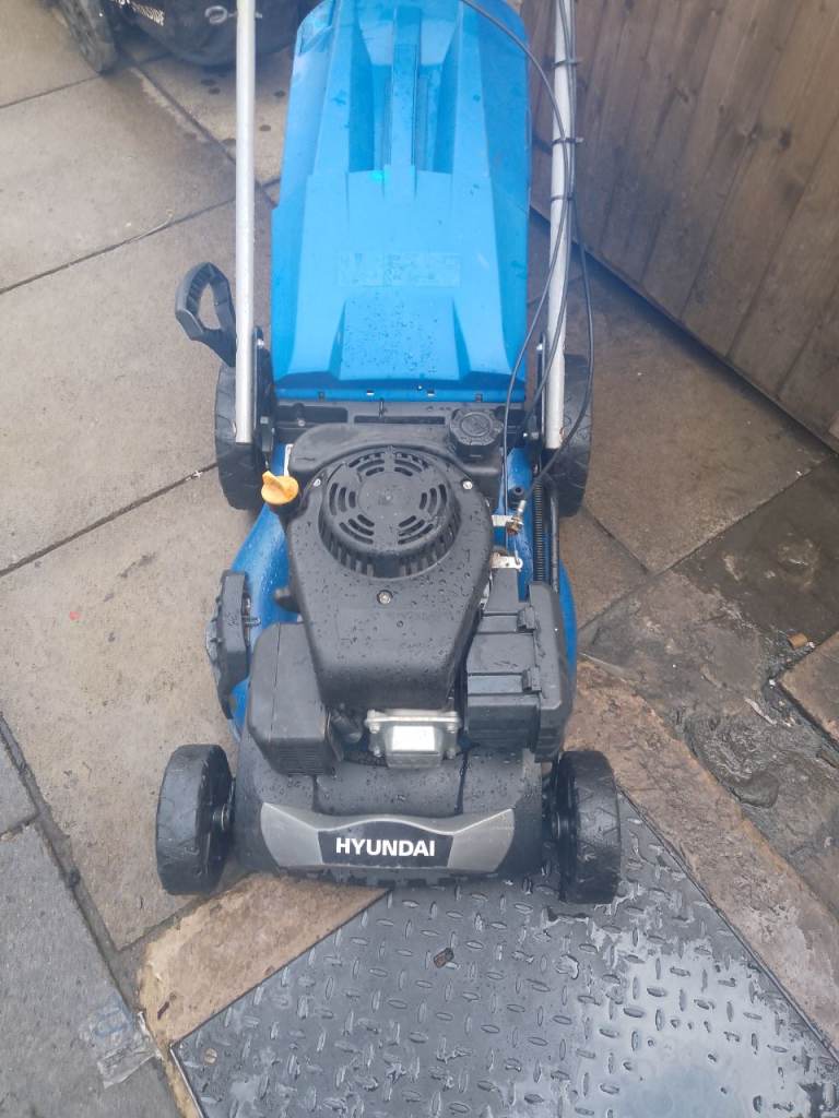 Hyundai self propelled petrol lawnmower 
