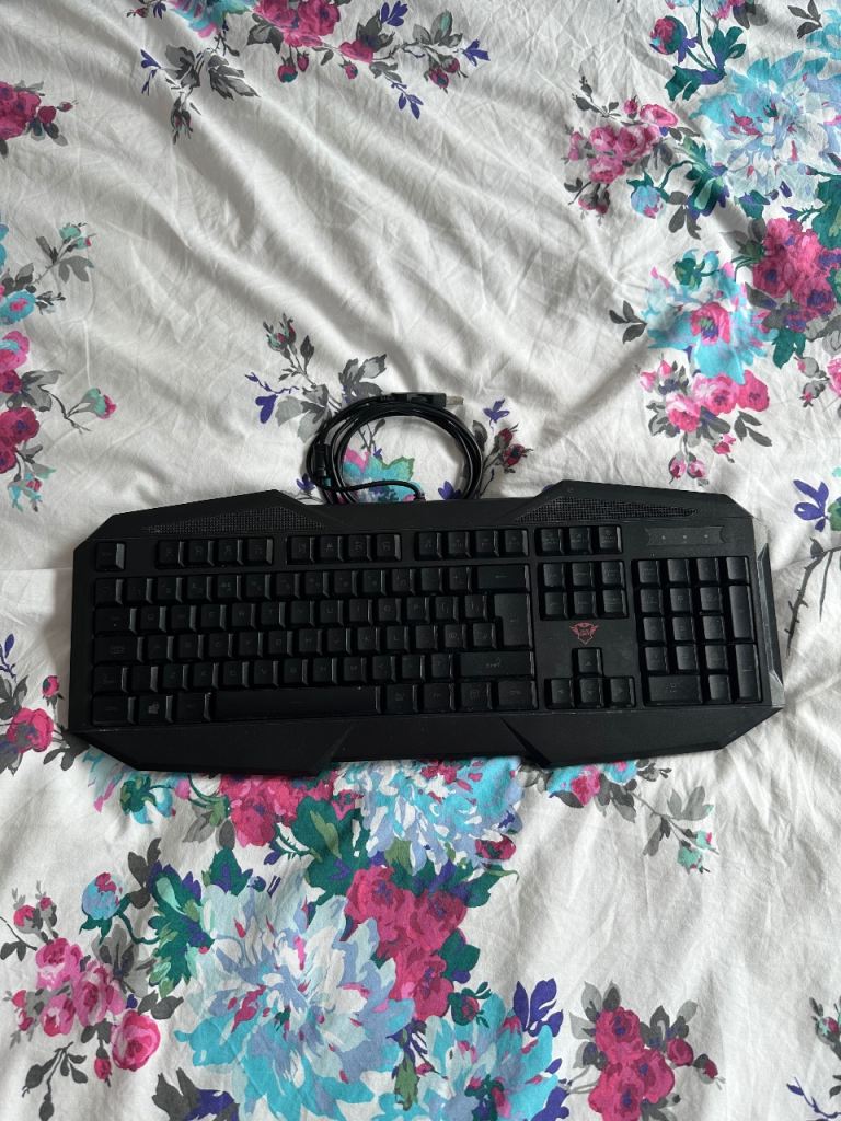 Trust AVONN GXT 830 Gaming Keyboard - Good Condition
