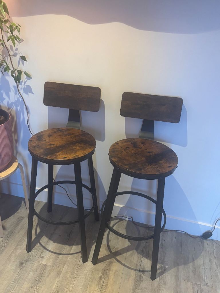 Set of 2 Rustic Industrial Kitchen Bar Chairs Black Metal Frame & Wood-effect Seat