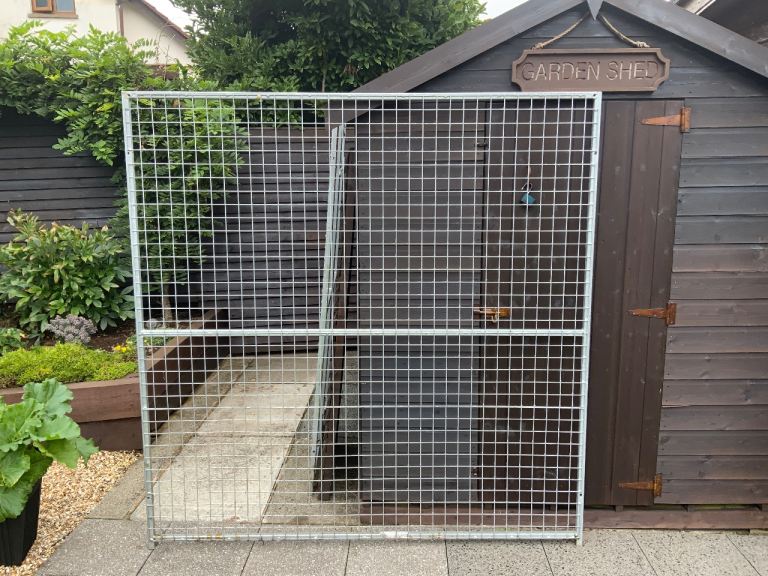2 galvanised dog pen panels