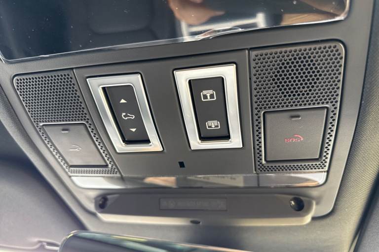 2025 Land Rover Defender 110 3.0 D250 MHEV X-Dynamic SE Auto 4WD Euro 6 (s/s) 5dr SUV Automatic