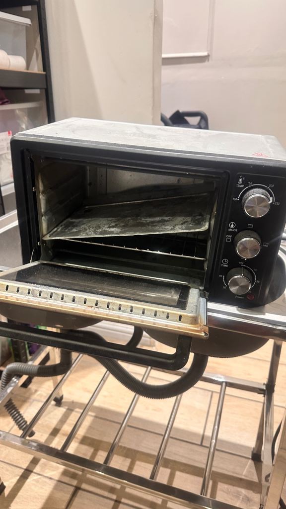 Small oven 