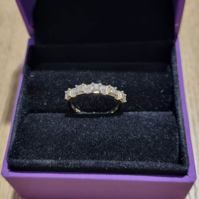 Gold 9ct Diamond half hoop ring. 0.50ct 
