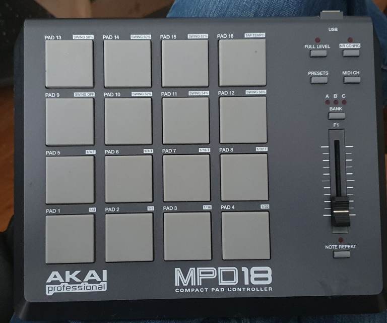 Akai MPD18