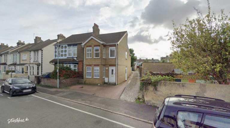 Garage to rent in Gillingham (ME7) | Stashbee