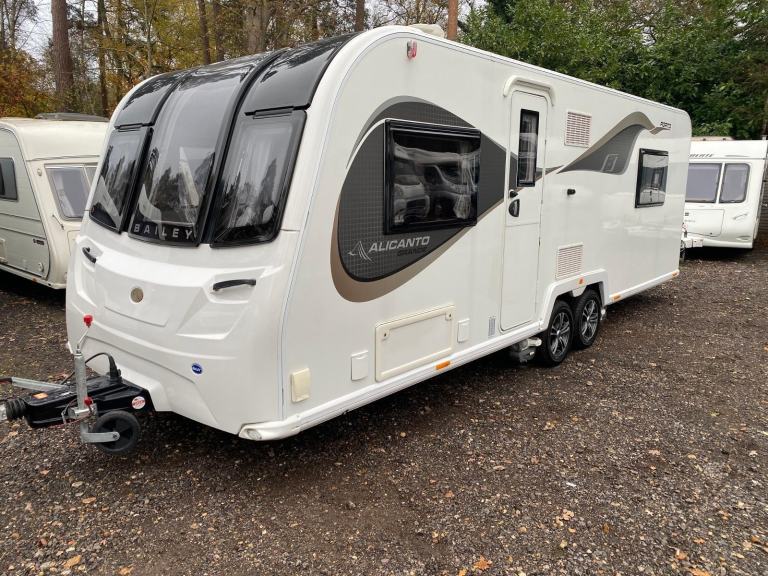BAILEY ALICANTE GRANDE PORTO - 2020 - ISLAND BED - 4 BERTH - QUAD MOVERS - VGC 