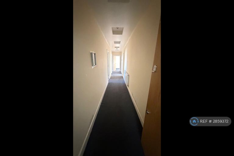 3 bedroom flat in Star House, Maidstone, ME14 (3 bed) (#2859372)