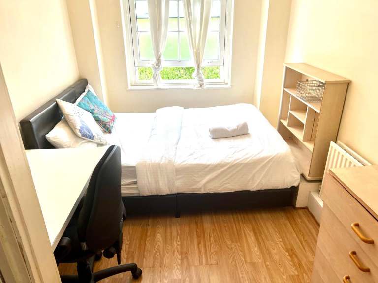 Cosy Double Room Short/Long Term in a Gay Friendly Flat Share, Available Now