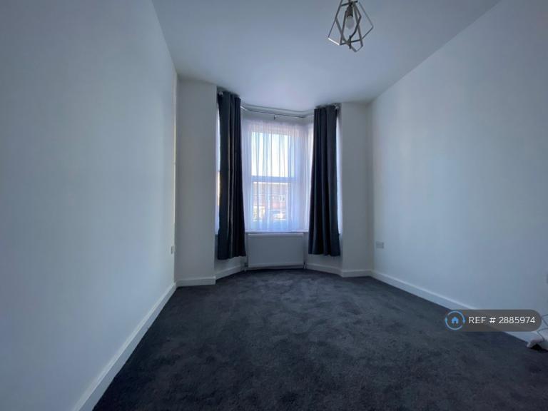 1 bedroom flat in Pangbourne Street, Reading, RG30 (1 bed) (#2885974)