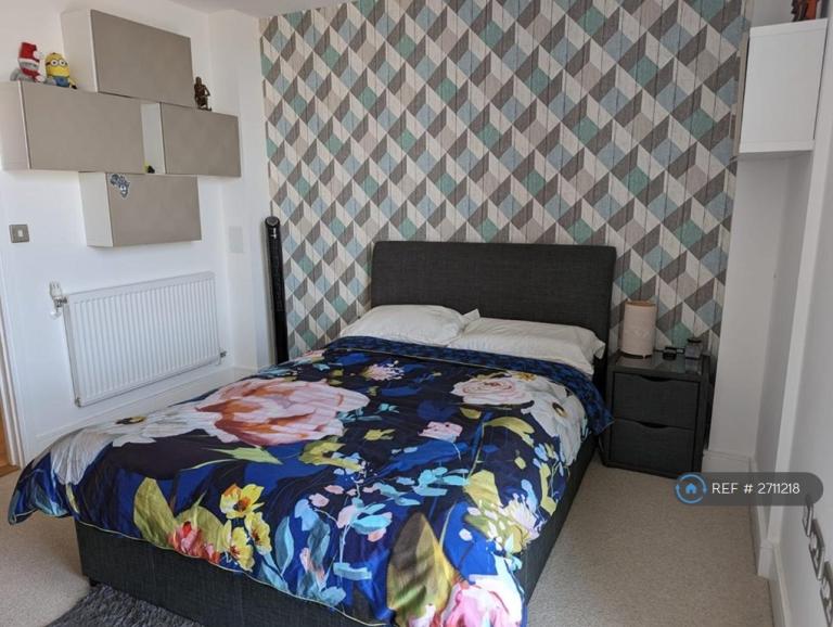 1 bedroom flat in Emily Street, London, E16 (1 bed) (#2711218)