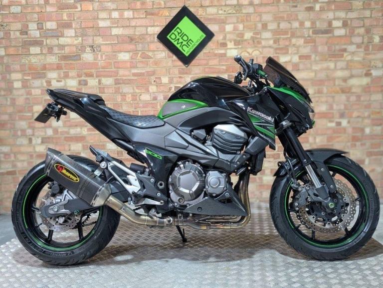 KAWASAKI Z800 21K MILES. DE CAT WITH AKRAPOVIC EXHAUST. SERVICED.