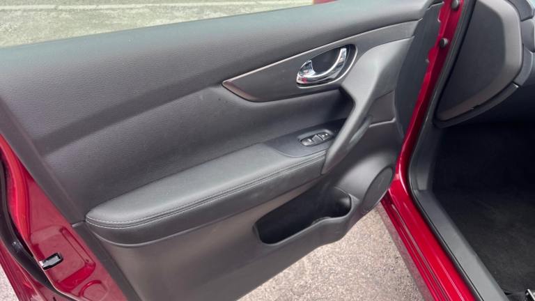 Nissan qashqai N1.5 dCi 115 N-Connecta 5dr 2 owners full Nissan history stunning