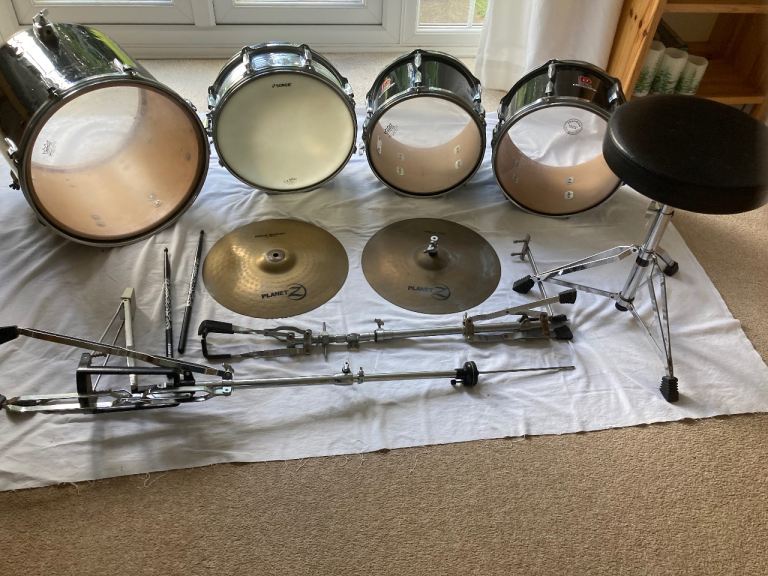 Drum kit 