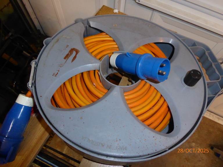 CARAVAN/MOTORHOME 25M EXTENSION HOOK UP LEAD 