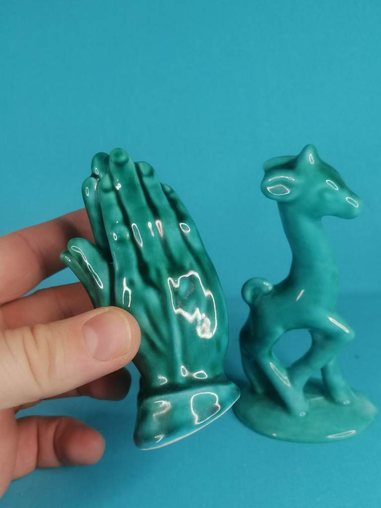 2 items ceramic praying hands and Vintage Turquoise Pottery GIRAFFE Ceramic Figure