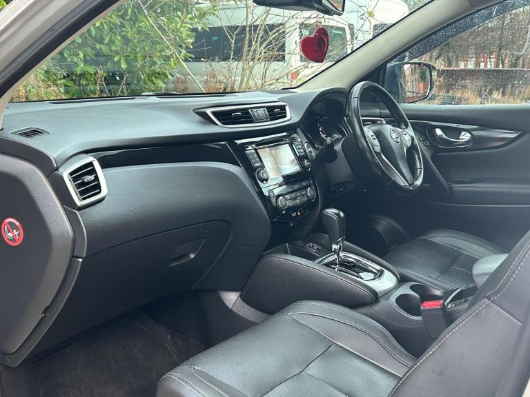 2014 Nissan Qashqai 1.6 dCi Tekna 5dr Xtronic HATCHBACK DIESEL Automatic