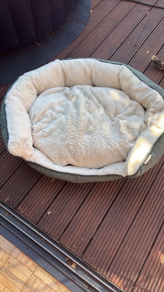 Pets at home dog bed -wainwrights LARGE
