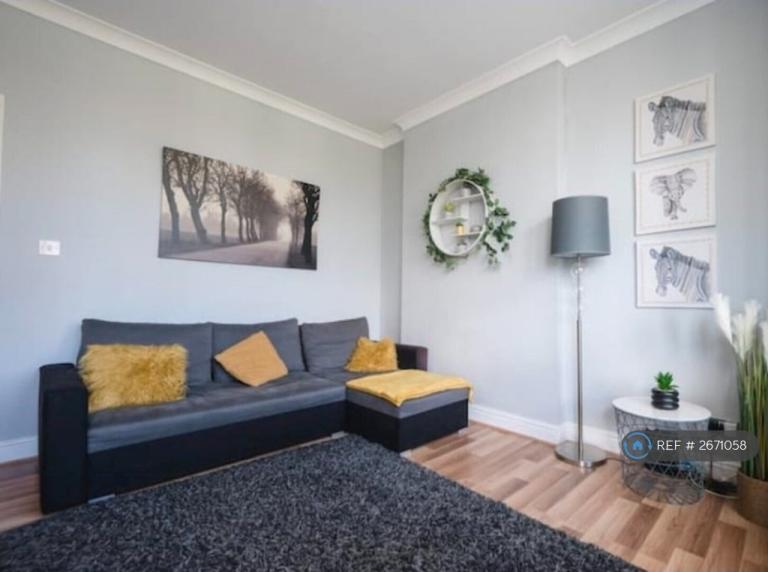 image for 2 bedroom flat in Beechey Road, Bournemouth, BH8 (2 bed) (#2671058)