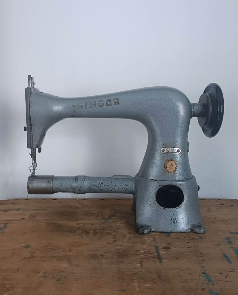 Singer 17-33 darning machine , 47w70
