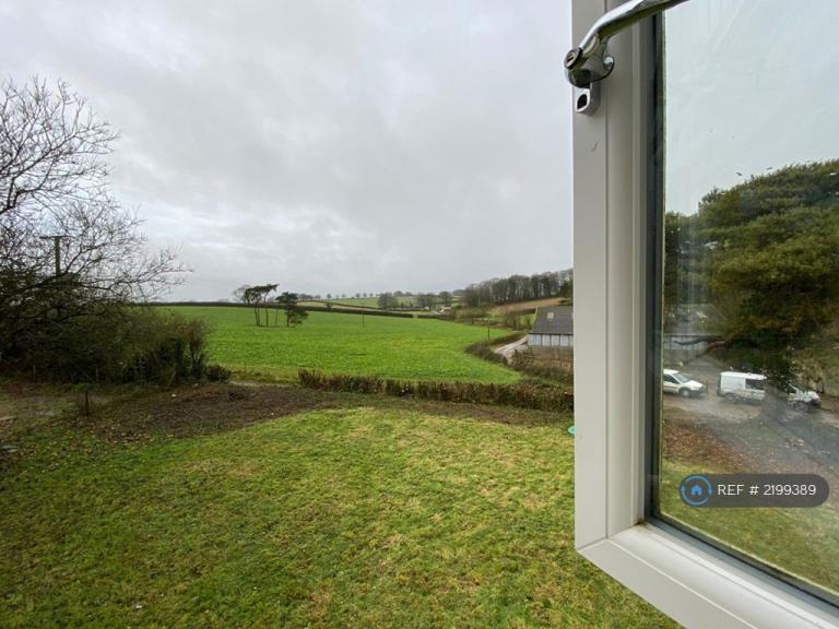 1 bedroom flat in Hill Barn Farm, Chard, TA20 (1 bed) (#2199389)