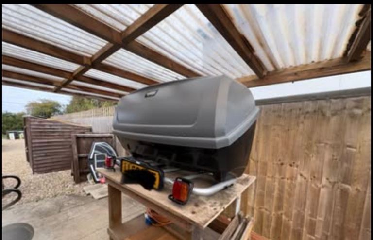 Thule tow bar bike rack and box