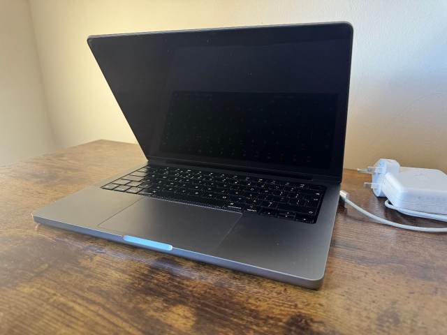 MacBook Pro 14 inch M1 Max / 64GB RAM / 32-Core / 1TB SSD / Space