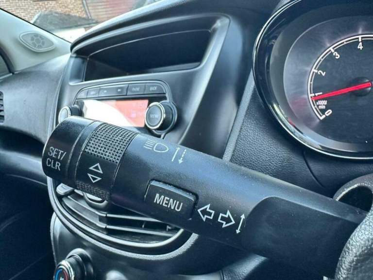 2016 Vauxhall Viva 1.0 SE 5dr [A/C] HATCHBACK PETROL Manual