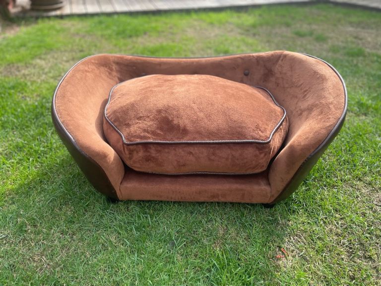 Brown velvet/leatherette dog bed 