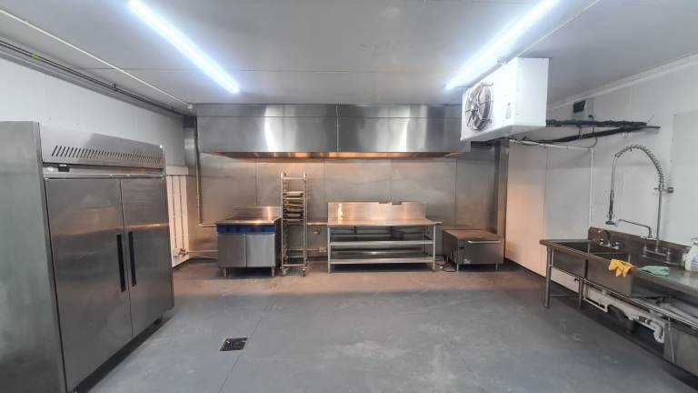 Dark kitchen with temp control. 24/7 access, all bills included, floor drain, available now!