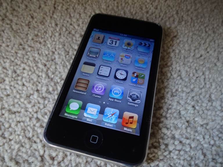 Apple iPod Touch MP3 Music Player - VGC with original Box 