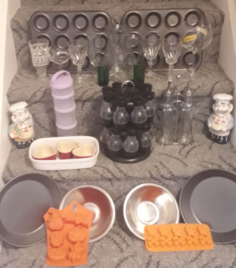 Kitchenware Bundle: Baking Trays, Spice Rack, Glasses, and More