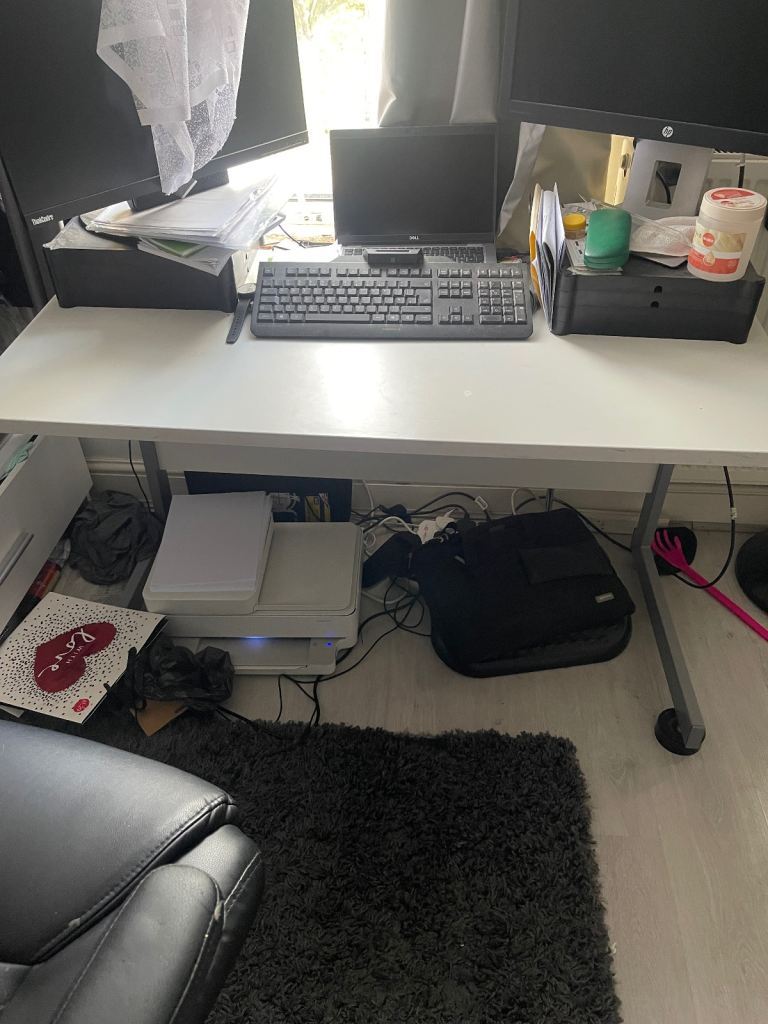 Computer desk/office table