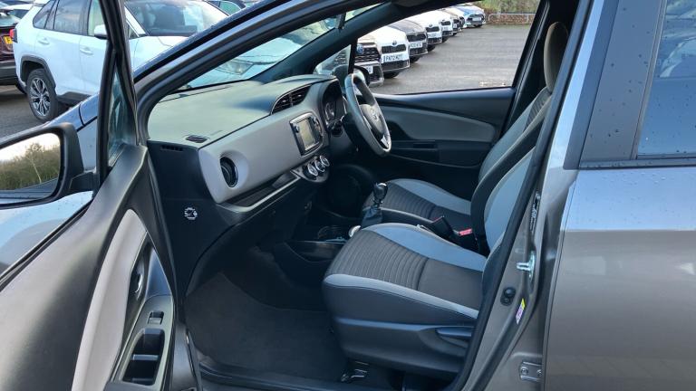 2017 Toyota Yaris 1.33 VVT-i Design 5dr Petrol Hatchback Hatchback Petrol Manual