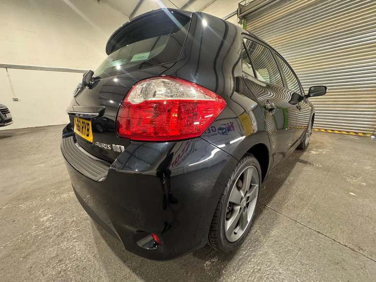 TOYOTA AURIS 1.8 VVT-h T4 2012