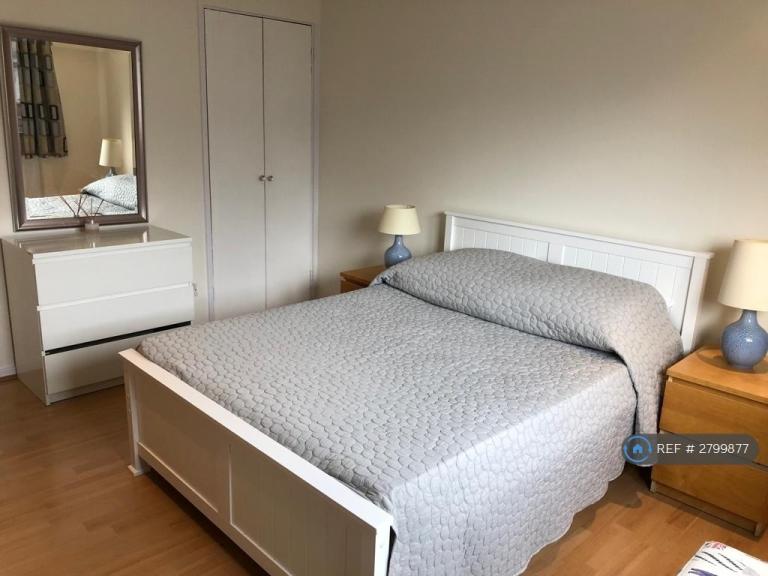 1 bedroom in Adeney Close, London, W6 (#2799877)