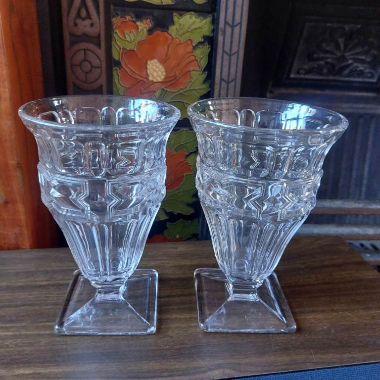 Two Vintage Mid Century Elizabethan Glass Vases 