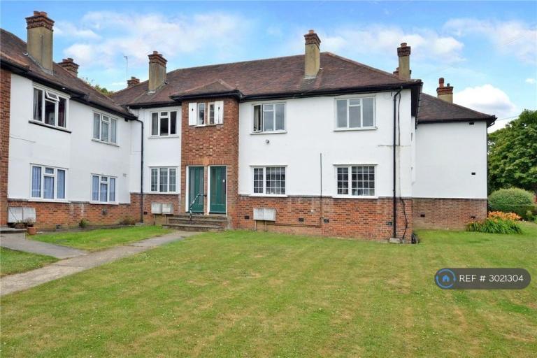 2 bedroom flat in The Maisonettes, Sutton, SM1 (2 bed) (#3021304)