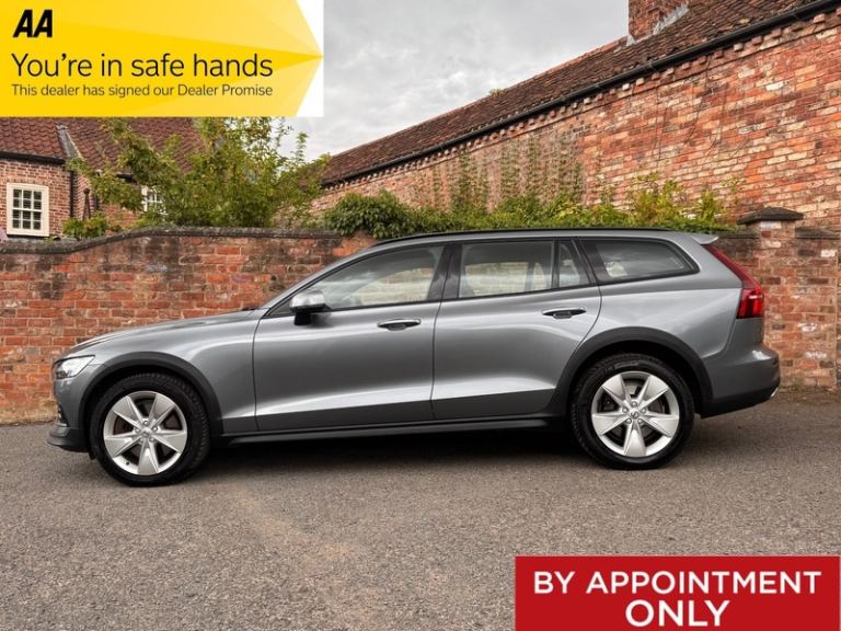 Volvo V60 B4 CROSS COUNTRY AWD++HIGH SPEC++